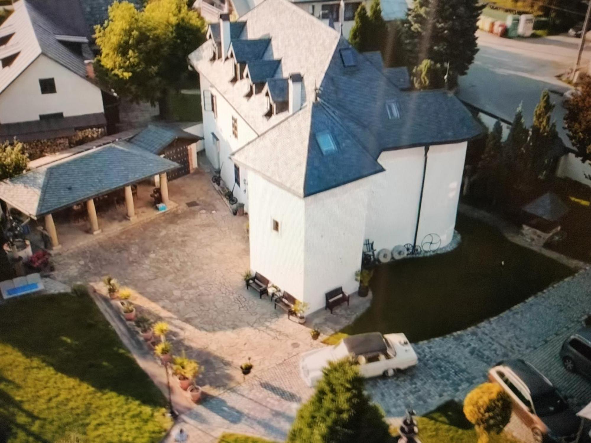 Castle Kastiel Kotesova Lejlighed Eksteriør billede